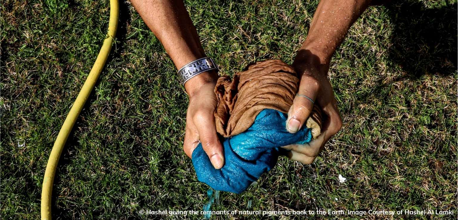 Hashel giving the remnants of natural pigments back to the Earth. Image Courtesy of Hashel Al Lamki